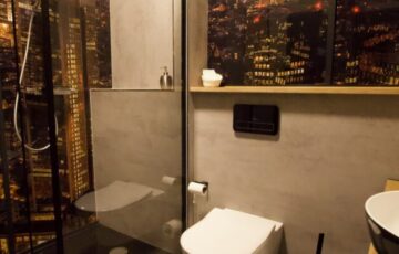 Hochwertige Ausstattung In unseren großzügig geschnittenen Zimmern genießen Sie höchsten Wohnkomfort mit exklusiven Möbeln, großem Schreibtisch und moderner technischer Ausstattung.